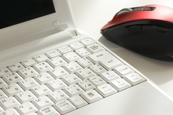ボタンのあるマウスとキーボード